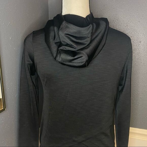 Athleta Bootcamp Hoodie in black - Picture 12 of 15